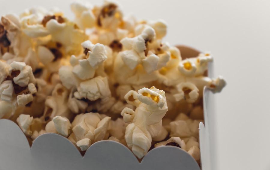 Popcorn trakteren bij een verjaardag